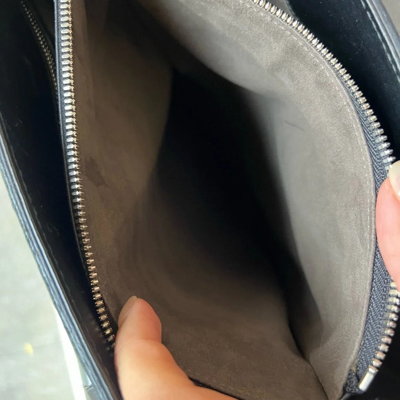 Gucci
GG Coated Canvas Convertible Tote Blooms Print - Picture 11 of 16